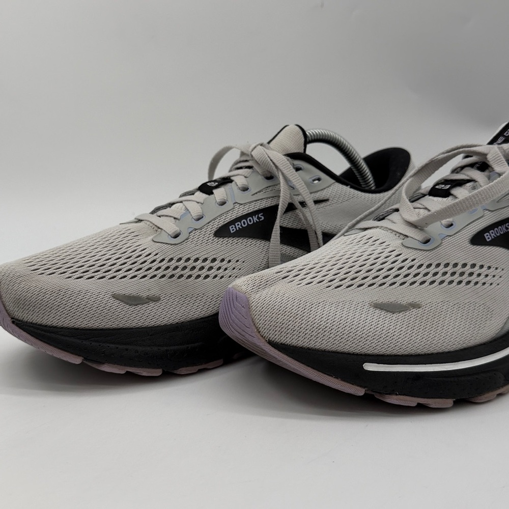 Brooks Adrenaline GTS Men’s Running Shoes in Light Gray and Black - Picture 9 of 16